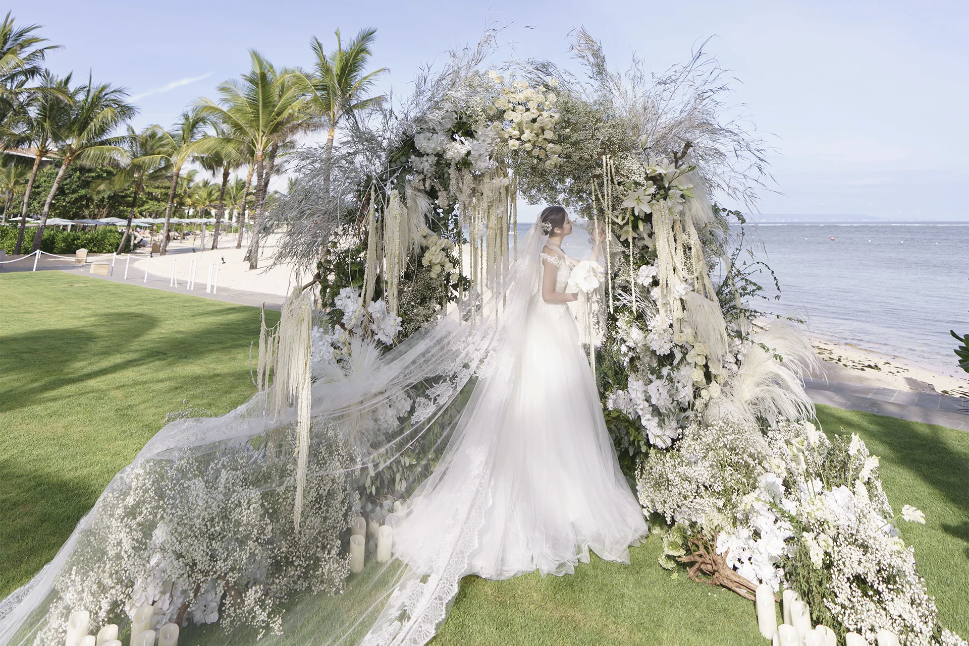 Hochzeitslocation in Mulia Bali, Garten am Strand