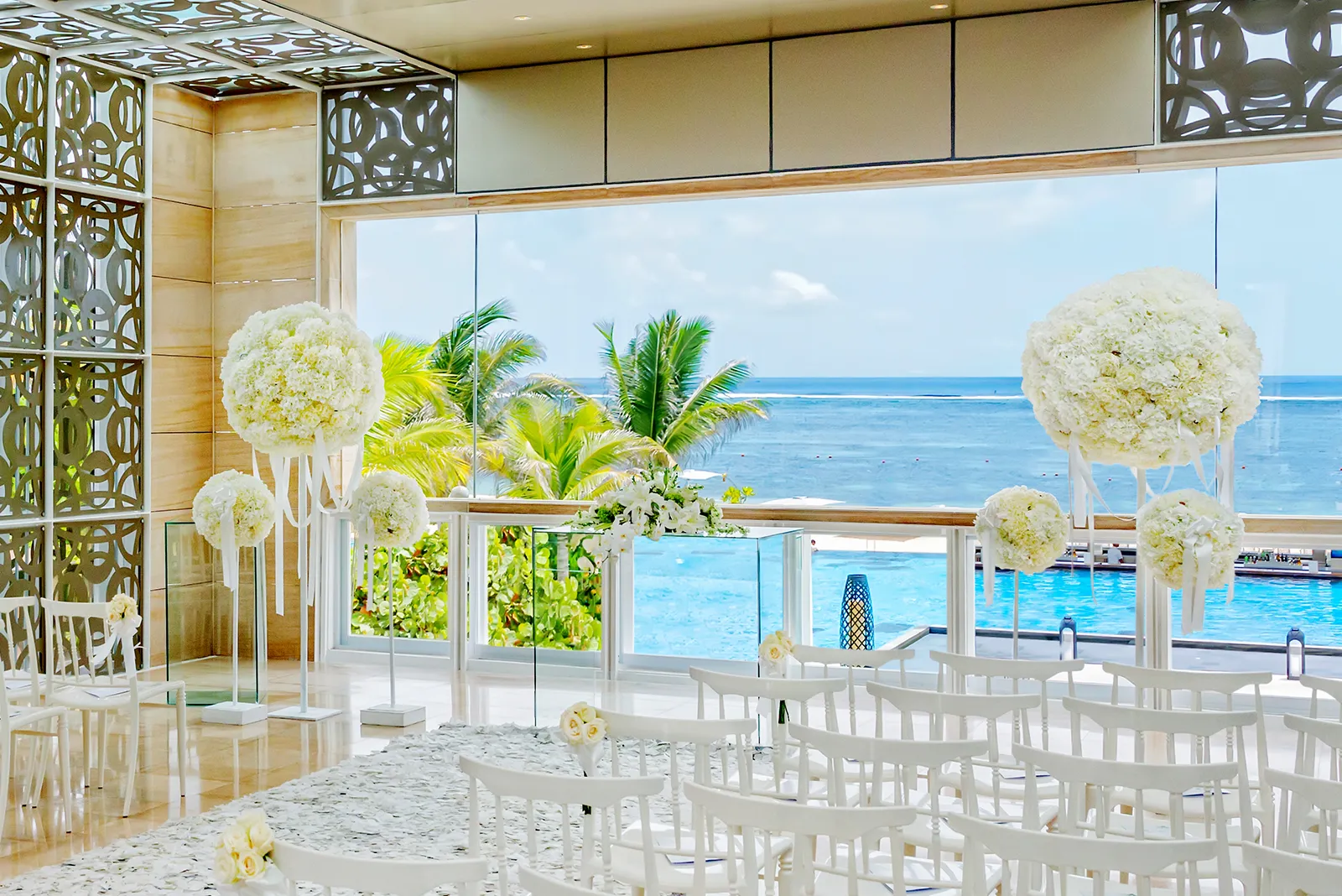 Роскошный свадебный пакет Mulia Bali на берегу океана